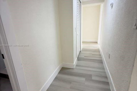 House in Miami Gardens, Florida 3 bedrooms, 100.71 sq.m. № 2049938 - photo 10