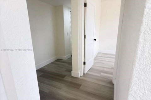 House in Miami Gardens, Florida 3 bedrooms, 100.71 sq.m. № 2049938 - photo 9