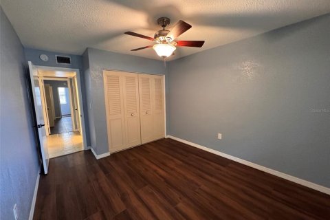 Condo in Saint Petersburg, Florida, 2 bedrooms № 2232623 - photo 10