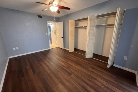 Condo in Saint Petersburg, Florida, 2 bedrooms № 2232623 - photo 8