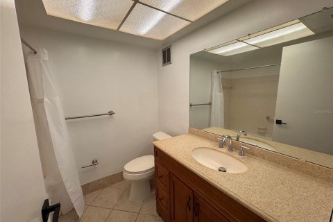 Condo in Saint Petersburg, Florida, 2 bedrooms № 2232623 - photo 11
