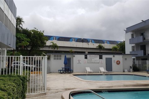 Condominio en venta en Miami, Florida, 2 dormitorios, 80.45 m2 № 1867010 - foto 2