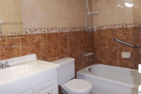 Condo in Hallandale Beach, Florida, 1 bedroom  № 1995529 - photo 9