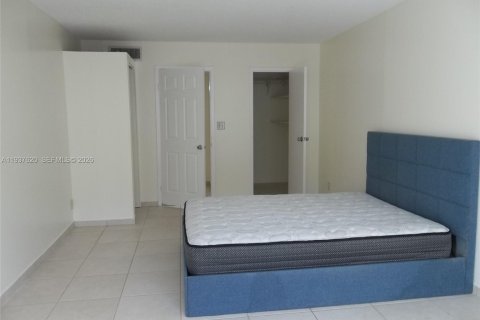 Condo in Hallandale Beach, Florida, 1 bedroom  № 1995529 - photo 7