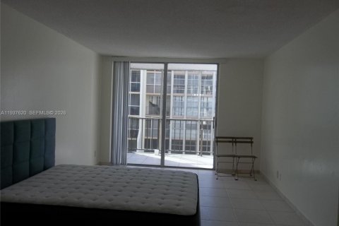 Condo in Hallandale Beach, Florida, 1 bedroom  № 1995529 - photo 5