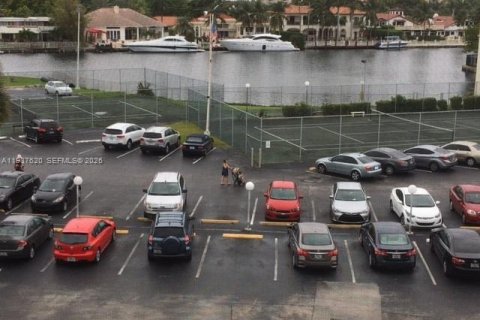 Condo in Hallandale Beach, Florida, 1 bedroom  № 1995529 - photo 14