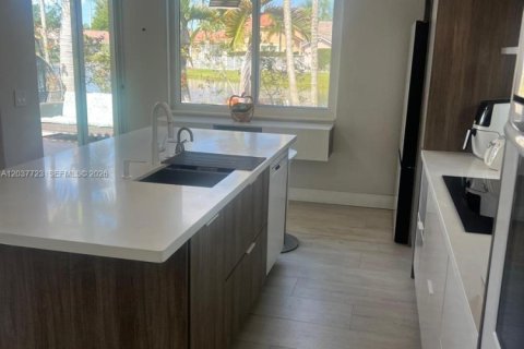 House in Weston, Florida 3 bedrooms, 165.18 sq.m. № 2086512 - photo 4