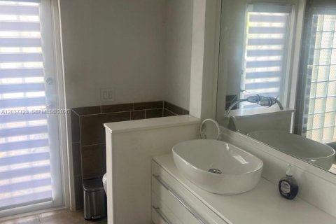 House in Weston, Florida 3 bedrooms, 165.18 sq.m. № 2086512 - photo 18