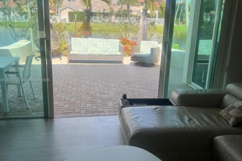 House in Weston, Florida 3 bedrooms, 165.18 sq.m. № 2086512 - photo 14