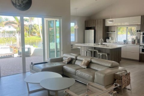 House in Weston, Florida 3 bedrooms, 165.18 sq.m. № 2086512 - photo 19