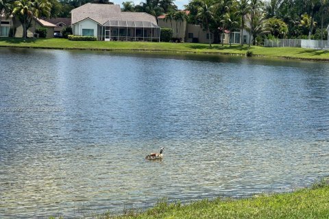 House in Weston, Florida 3 bedrooms, 165.18 sq.m. № 2086512 - photo 25