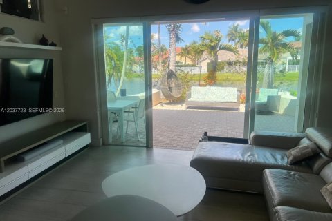 House in Weston, Florida 3 bedrooms, 165.18 sq.m. № 2086512 - photo 13