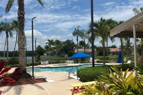 House in Weston, Florida 3 bedrooms, 165.18 sq.m. № 2086512 - photo 27