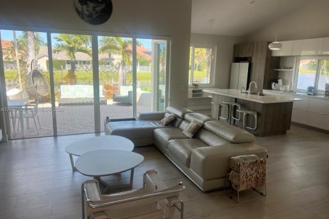 House in Weston, Florida 3 bedrooms, 165.18 sq.m. № 2086512 - photo 5
