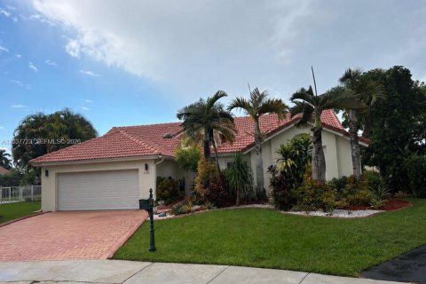 House in Weston, Florida 3 bedrooms, 165.18 sq.m. № 2086512