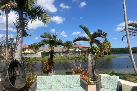 House in Weston, Florida 3 bedrooms, 165.18 sq.m. № 2086512 - photo 10