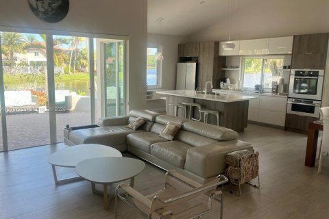 House in Weston, Florida 3 bedrooms, 165.18 sq.m. № 2086512 - photo 7