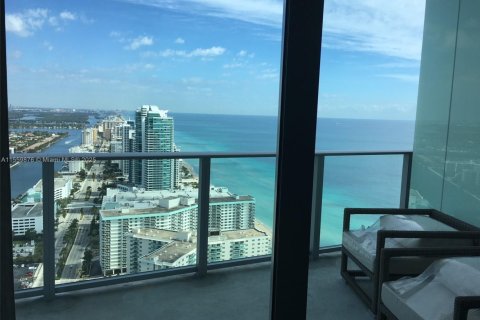 Condominio en venta en Hollywood, Florida, 1 dormitorio, 80.73 m2 № 1957615 - foto 2