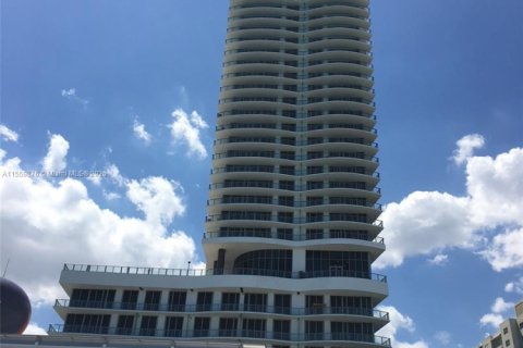 Condominio en venta en Hollywood, Florida, 1 dormitorio, 80.73 m2 № 1957615 - foto 9