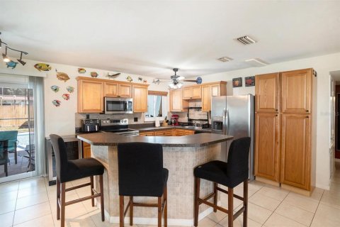 House in Brandon, Florida 3 bedrooms, 109.25 sq.m. № 1916821 - photo 10