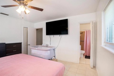 House in Brandon, Florida 3 bedrooms, 109.25 sq.m. № 1916821 - photo 16