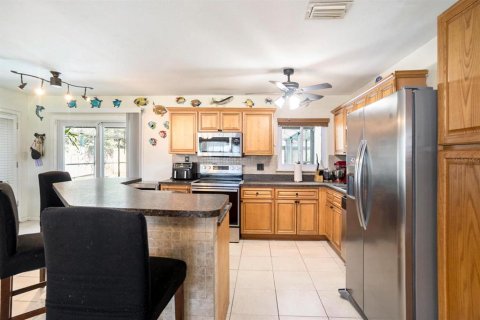 House in Brandon, Florida 3 bedrooms, 109.25 sq.m. № 1916821 - photo 11