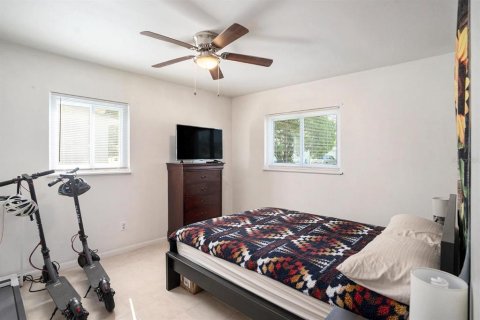 House in Brandon, Florida 3 bedrooms, 109.25 sq.m. № 1916821 - photo 19