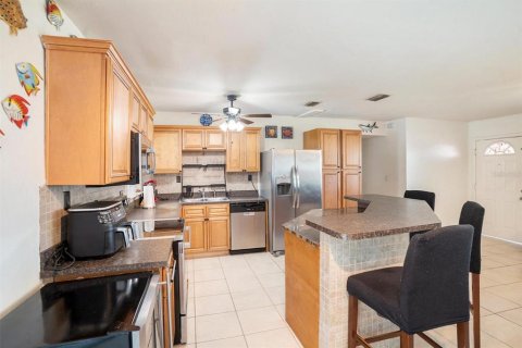 House in Brandon, Florida 3 bedrooms, 109.25 sq.m. № 1916821 - photo 12