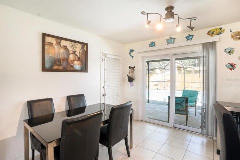 House in Brandon, Florida 3 bedrooms, 109.25 sq.m. № 1916821 - photo 7