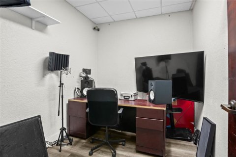 Propiedad comercial en alquiler en Orlando, Florida, 153.29 m2 № 2236119 - foto 9