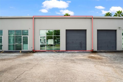 Propiedad comercial en alquiler en Orlando, Florida, 153.29 m2 № 2236119 - foto 2