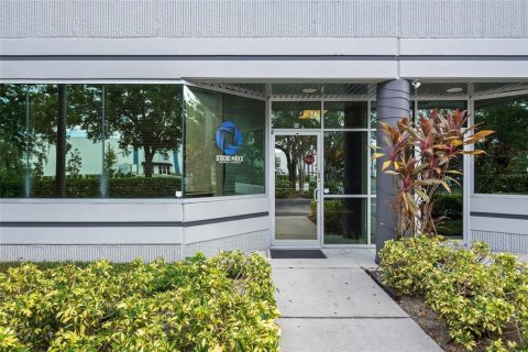 Propiedad comercial en alquiler en Orlando, Florida, 153.29 m2 № 2236119 - foto 19