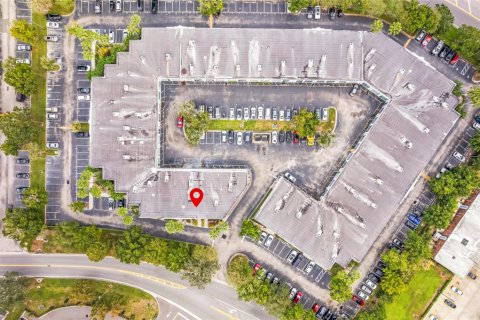 Propiedad comercial en alquiler en Orlando, Florida, 153.29 m2 № 2236119 - foto 17
