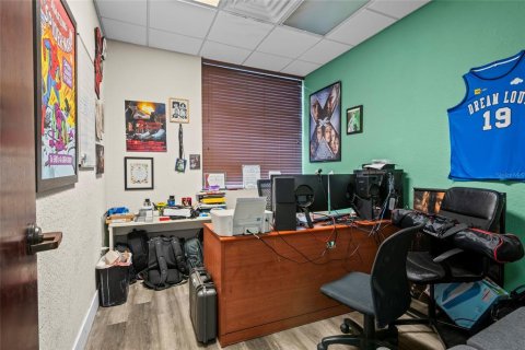 Propiedad comercial en alquiler en Orlando, Florida, 153.29 m2 № 2236119 - foto 7