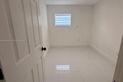 Casa en alquiler en Miami, Florida, 2 dormitorios, 139.26 m2 № 2072434 - foto 12