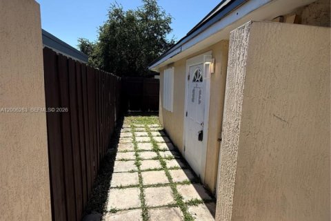 Casa en alquiler en Miami, Florida, 2 dormitorios, 139.26 m2 № 2072434 - foto 17