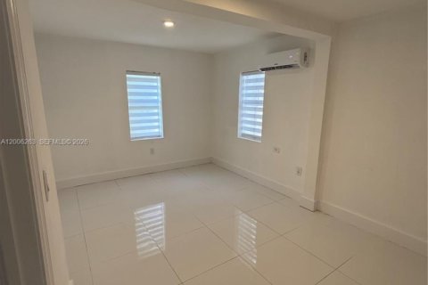 Casa en alquiler en Miami, Florida, 2 dormitorios, 139.26 m2 № 2072434 - foto 14
