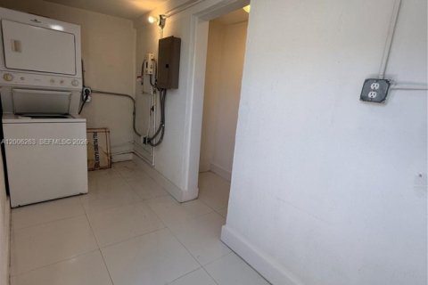 Casa en alquiler en Miami, Florida, 2 dormitorios, 139.26 m2 № 2072434 - foto 7