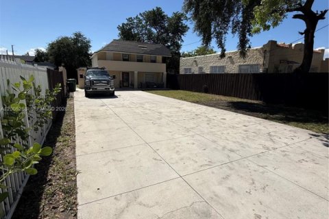 Casa en alquiler en Miami, Florida, 2 dormitorios, 139.26 m2 № 2072434 - foto 19