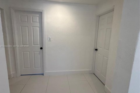 Casa en alquiler en Miami, Florida, 2 dormitorios, 139.26 m2 № 2072434 - foto 5