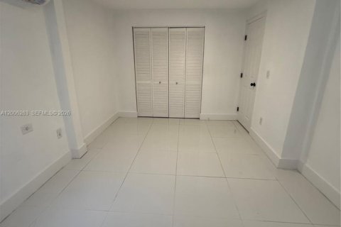 Casa en alquiler en Miami, Florida, 2 dormitorios, 139.26 m2 № 2072434 - foto 13