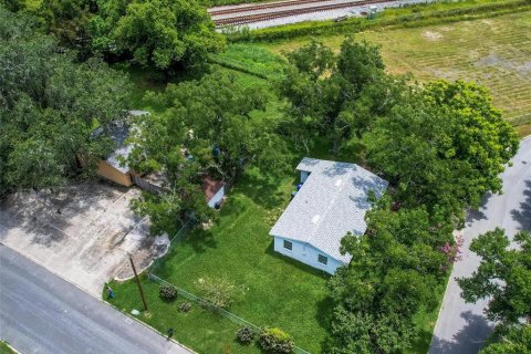 Commercial property in Lakeland, Florida 89.19 sq.m. № 1276345 - photo 1