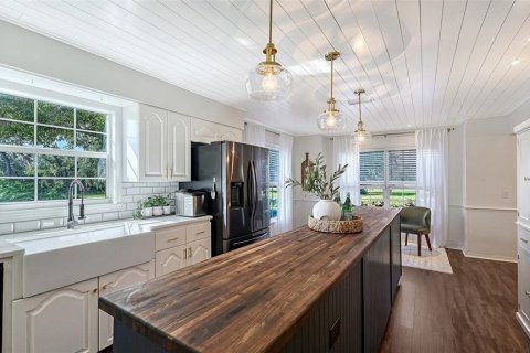 House in Myakka City, Florida 3 bedrooms, 275.27 sq.m. № 2158031 - photo 17