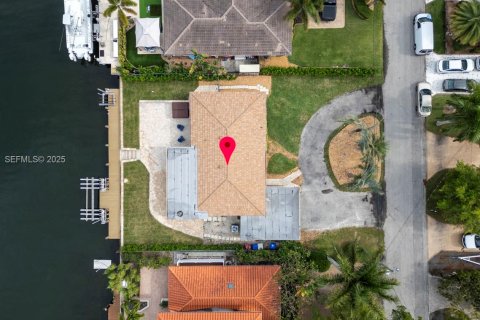 House in Pompano Beach, Florida 3 bedrooms, 151.24 sq.m. № 2034217 - photo 6