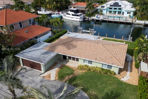 House in Pompano Beach, Florida 3 bedrooms, 151.24 sq.m. № 2034217 - photo 23