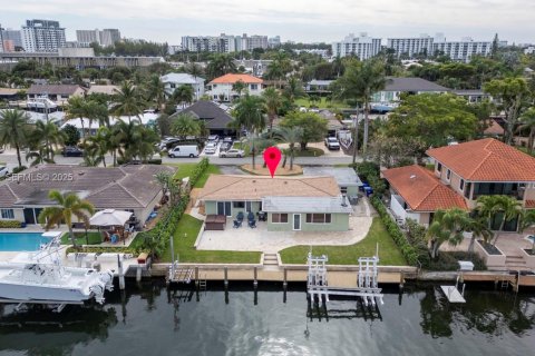 House in Pompano Beach, Florida 3 bedrooms, 151.24 sq.m. № 2034217