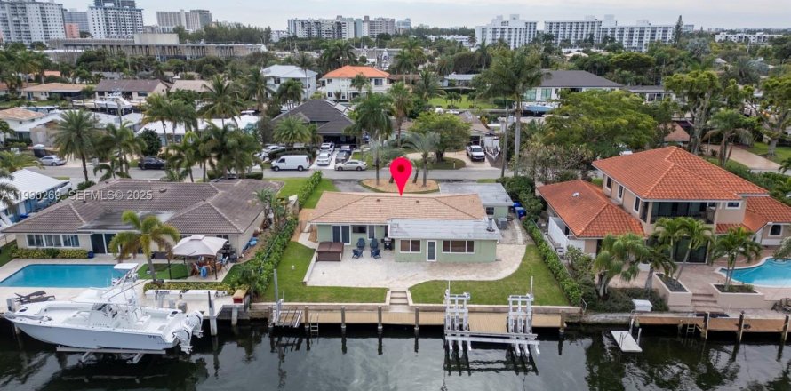 House in Pompano Beach, Florida 3 bedrooms, 151.24 sq.m. № 2034217