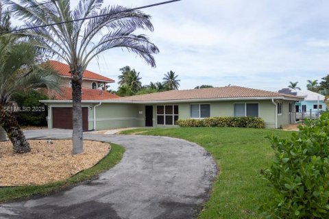 House in Pompano Beach, Florida 3 bedrooms, 151.24 sq.m. № 2034217 - photo 27