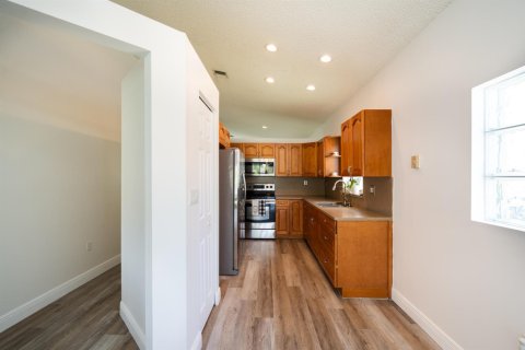 House in Pembroke Pines, Florida 4 bedrooms, 196.4 sq.m. № 2084092 - photo 18