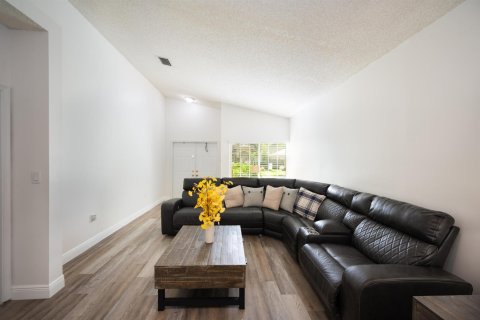 House in Pembroke Pines, Florida 4 bedrooms, 196.4 sq.m. № 2084092 - photo 6